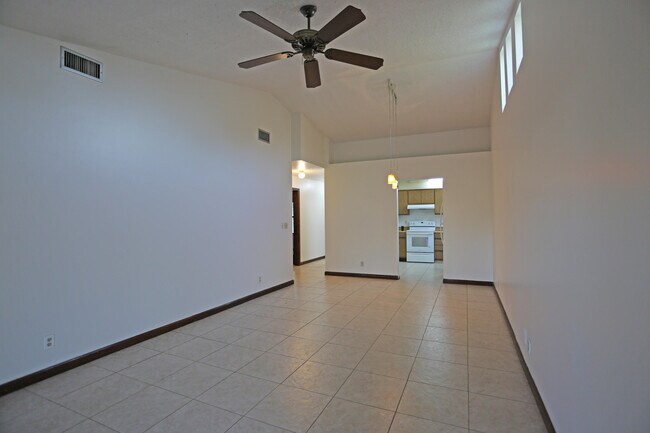 Building Photo - 1550 Easthampton Cir