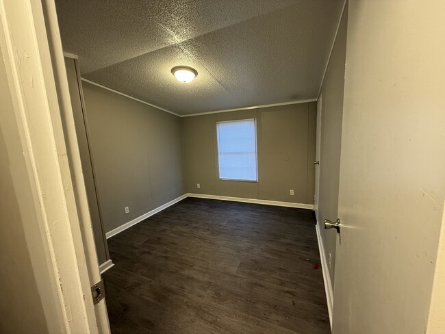 Building Photo - 3131 S Oliver Dr