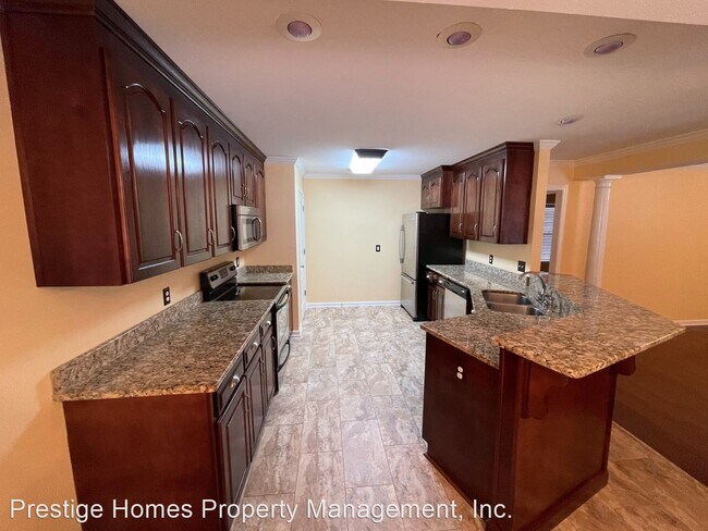Building Photo - 3 br, 2 bath House - 301 E. Morningview Drive
