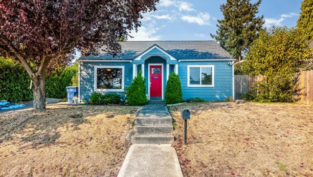 Primary Photo - 3 bedroom in Seattle WA 98146