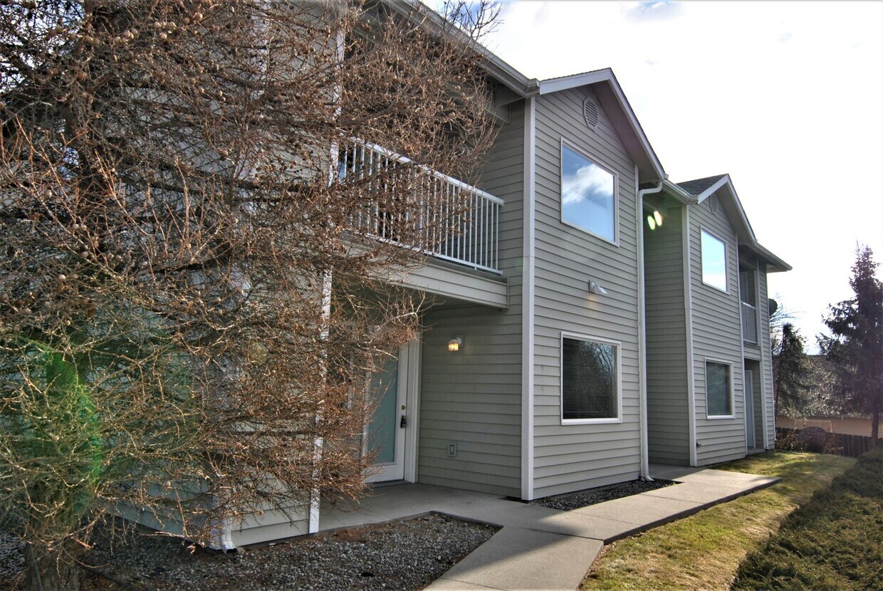 Primary Photo - 589 Eastmont Ave