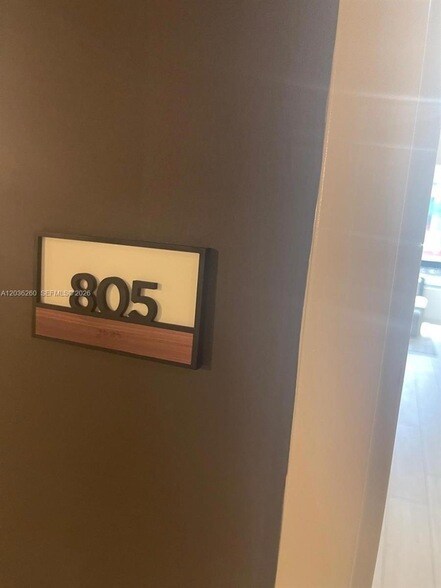 Foto del edificio - 225 N Miami Ave
