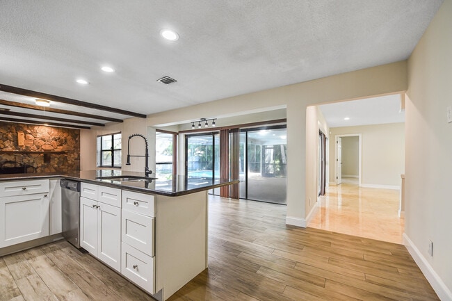 Foto del edificio - 8385 NW 14th St