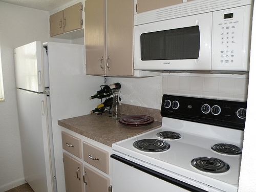 Kitchen - Glenwood Apartments