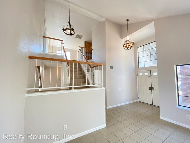 Building Photo - 4 br, 3 bath House - 8105 Simi Ct