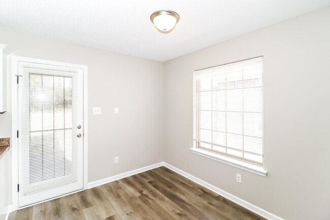 Foto del edificio - 1021 Crayton Ridge Dr