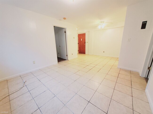 Building Photo - 2 br, 1 bath Condo - 11 Belltown Rd Apt 2