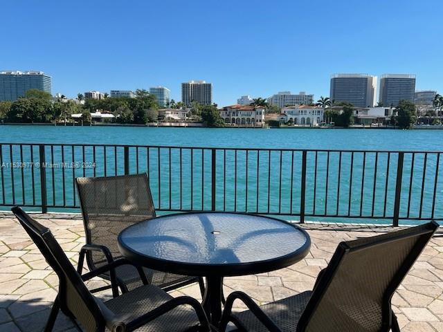 Foto del edificio - 10101 E Bay Harbor Dr