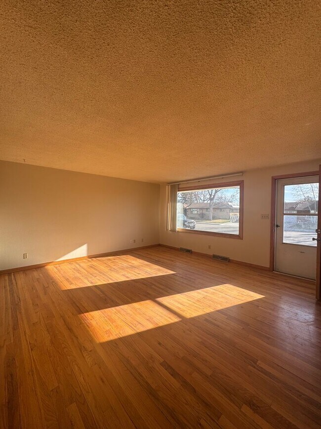 Foto del edificio - 5 bed 2 bath ranch with finished basement in Loveland