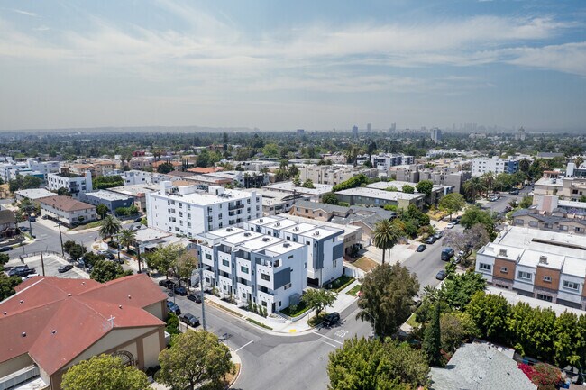 Aerial of building facing south west - 5000 W Maplewood Ave