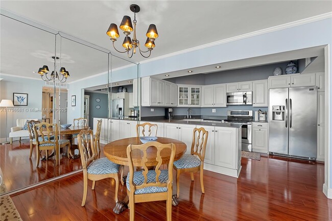 Building Photo - 1408 Brickell Bay Dr