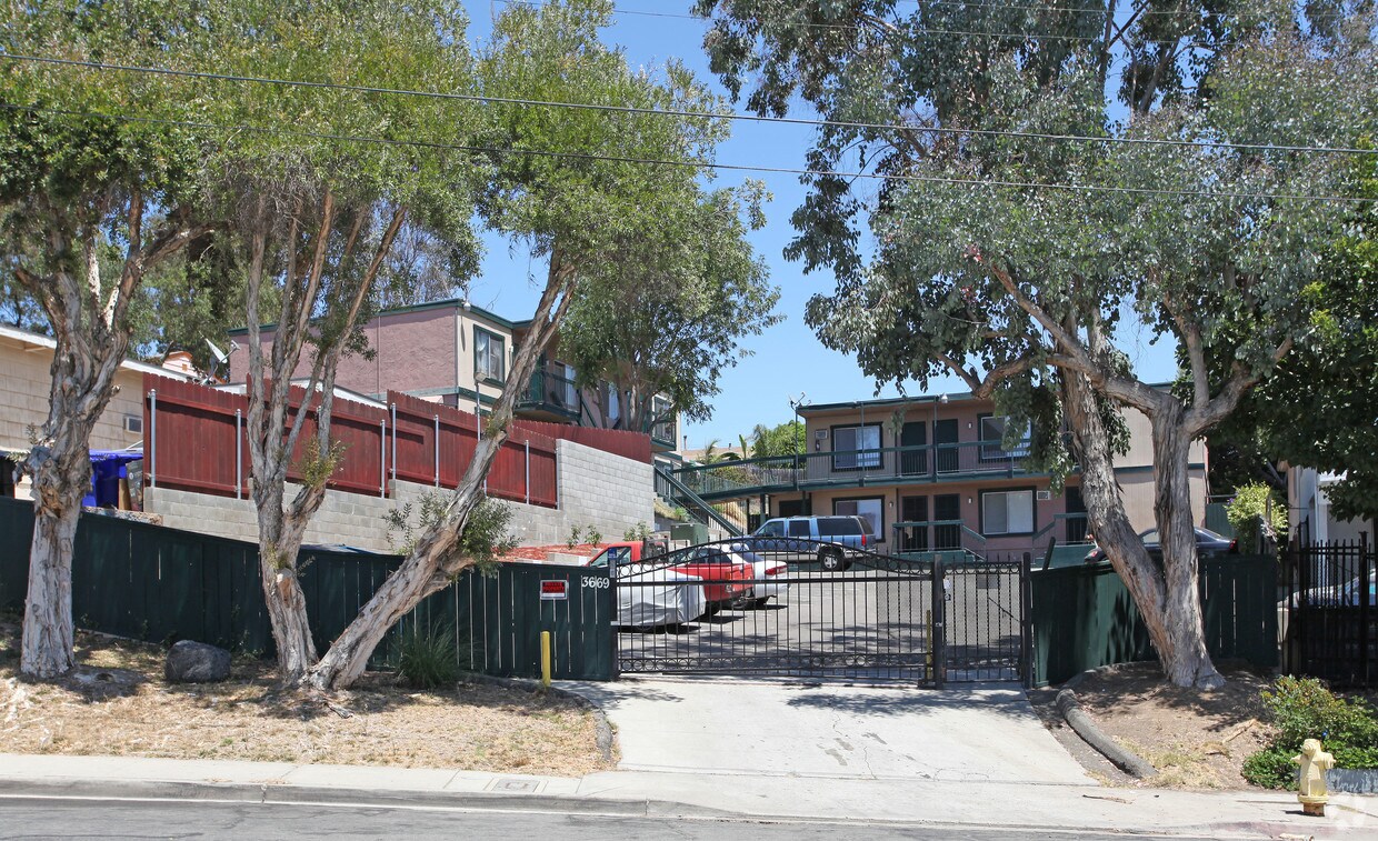 Building Photo - Lemona Avenue Apartments