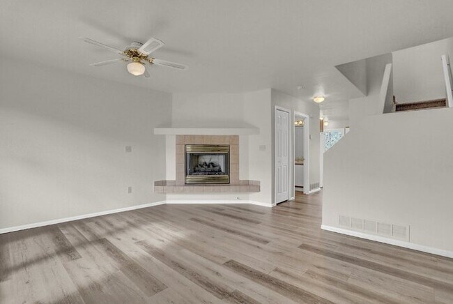 Building Photo - 6925 Yellowpine Dr
