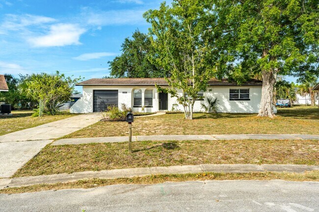 Foto del edificio - 2160 Fairlane Dr