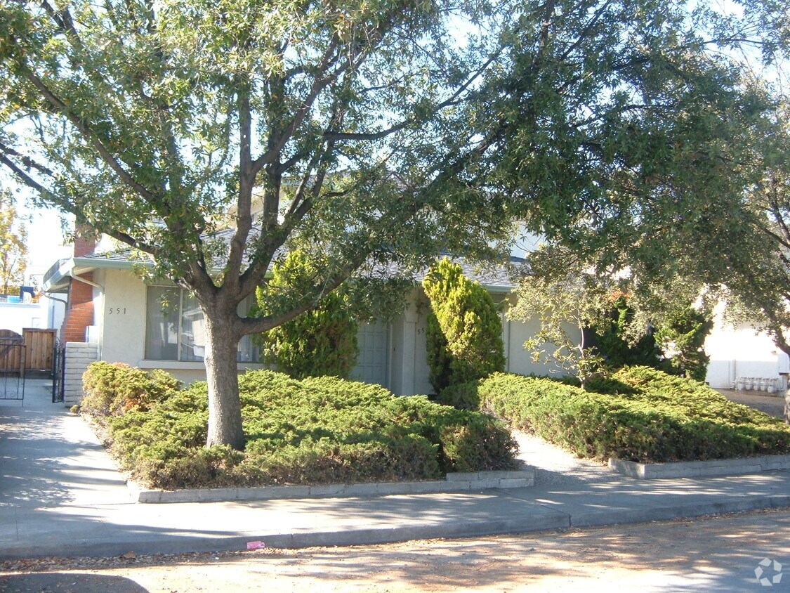 Building Photo - 551 Grand Fir Ave