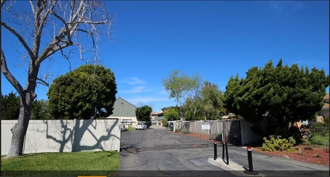Foto del edificio - 318 Juniper Ave