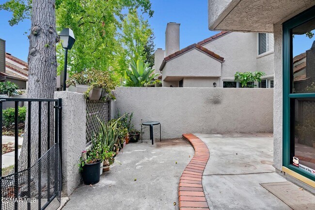 Building Photo - 959 Via Colinas