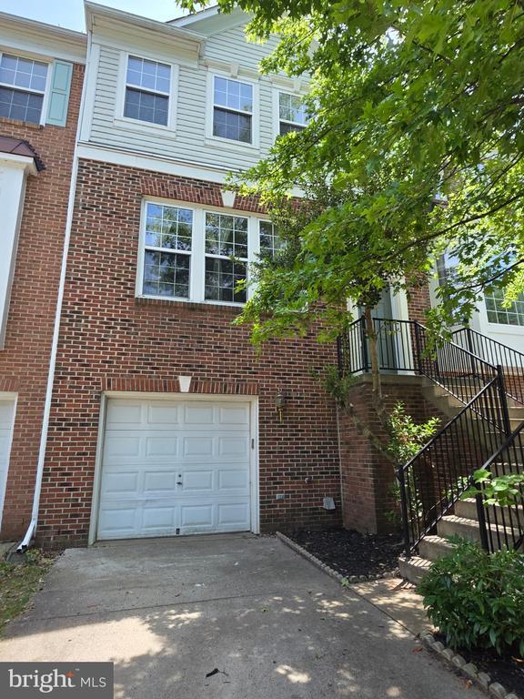 Primary Photo - 22486 Maison Carree Square