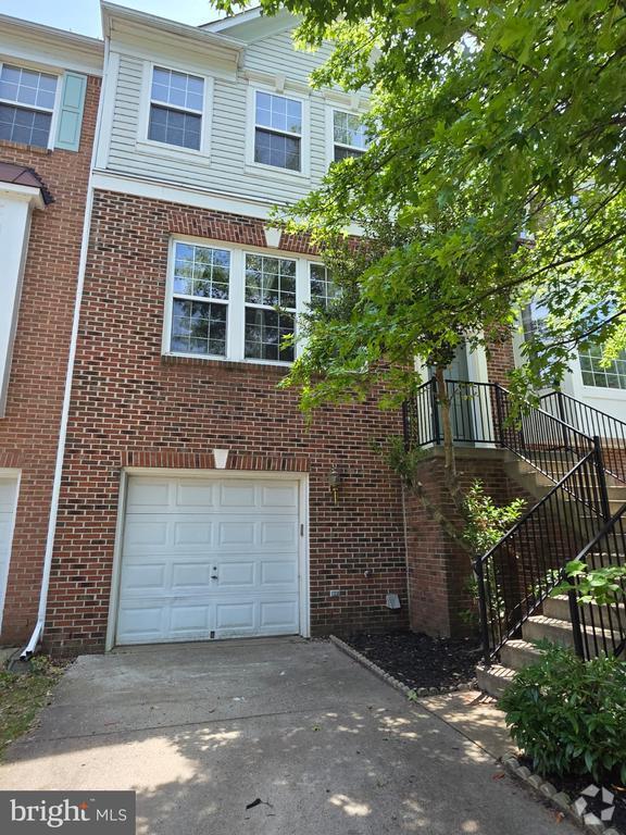 Building Photo - 22486 Maison Carree Square