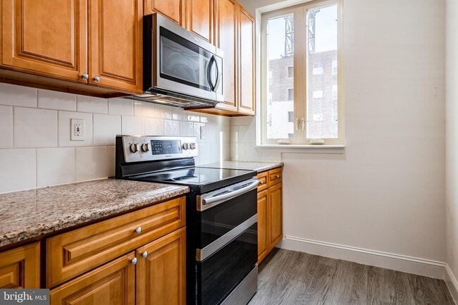 Building Photo - 439 N 13th St