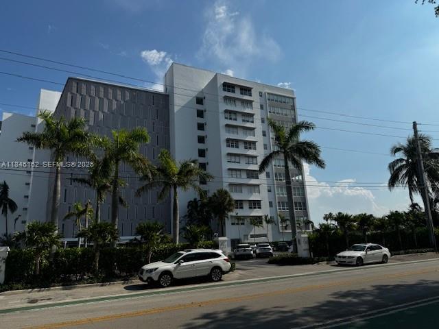 Foto del edificio - 9100 W Bay Harbor Dr
