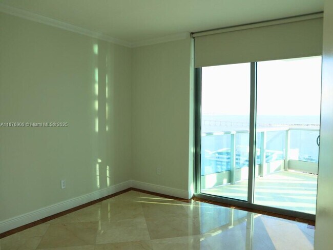 Building Photo - 1331 Brickell Bay Dr