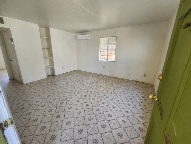 Foto del edificio - 2138 N Forgeus Ave
