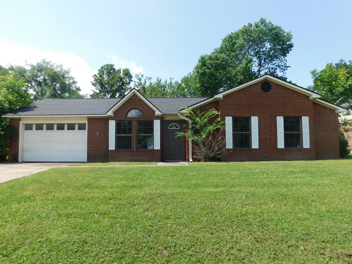 Primary Photo - 3 Bedroom 1 Bath House in Greenwood.