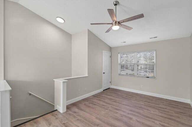 Building Photo - 1607 E Swan Cir