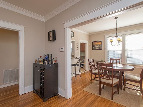 Building Photo - "Charming Nashville Retreat: Spacious 2-Be...
