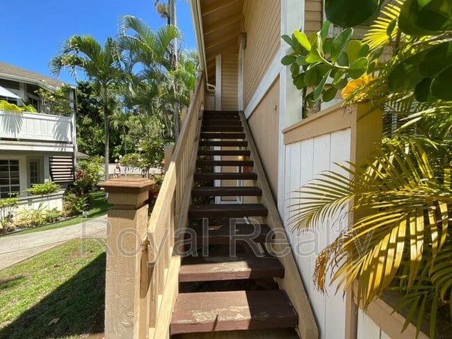 Building Photo - 625 Mananai Pl