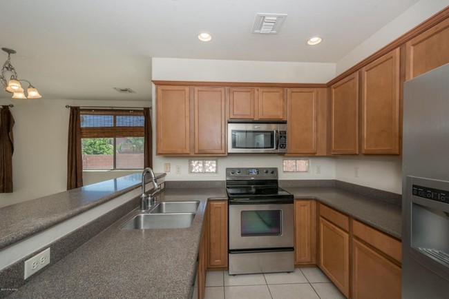 Building Photo - 8332 N Johnson Dr