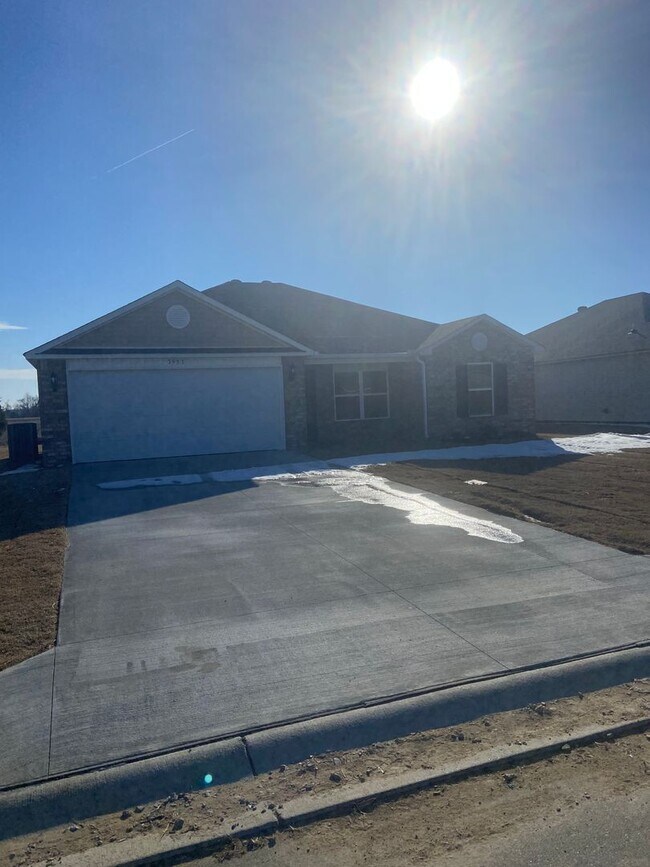 Building Photo - *Pre-Leasing* Three Bedroom | Two Bathroom...