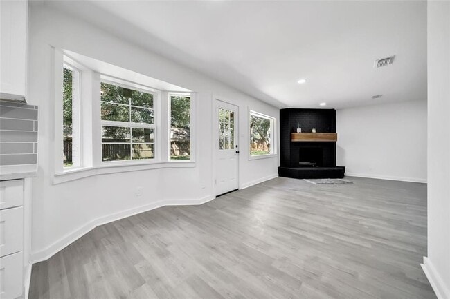 Building Photo - 3206 White Sail