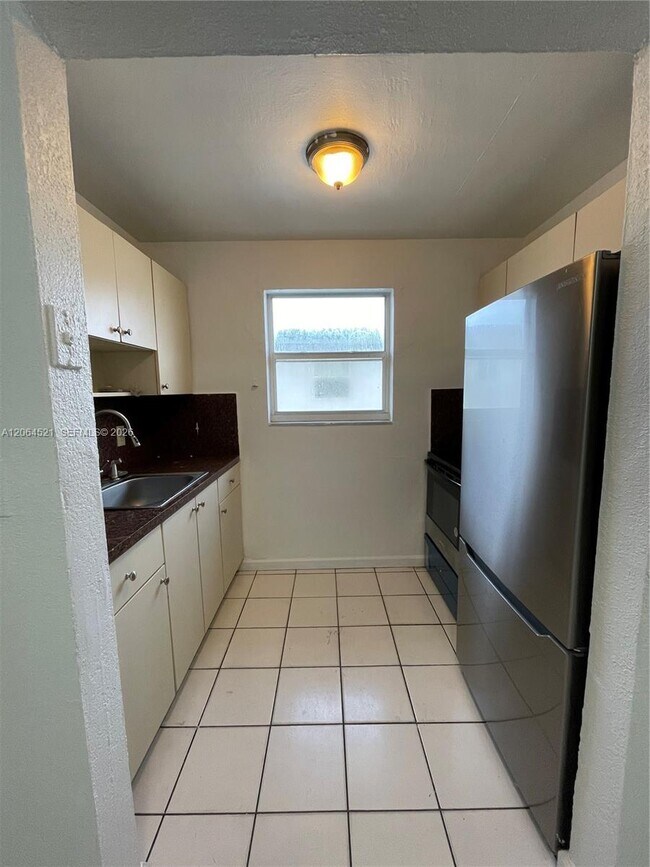 Foto del edificio - 1243 NW 61st St