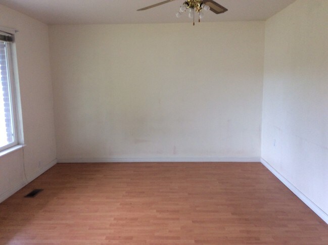 Building Photo - 350 E 900 S