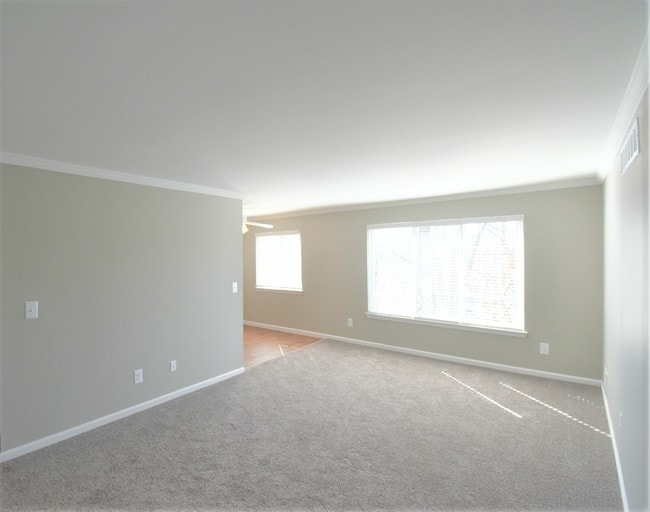 Building Photo - Woodbury Gardens Apartments & Townhomes