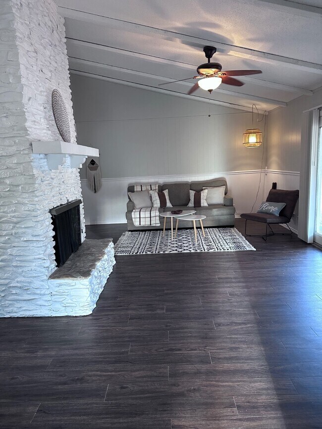 Foto del edificio - 3409 Graybuck Rd