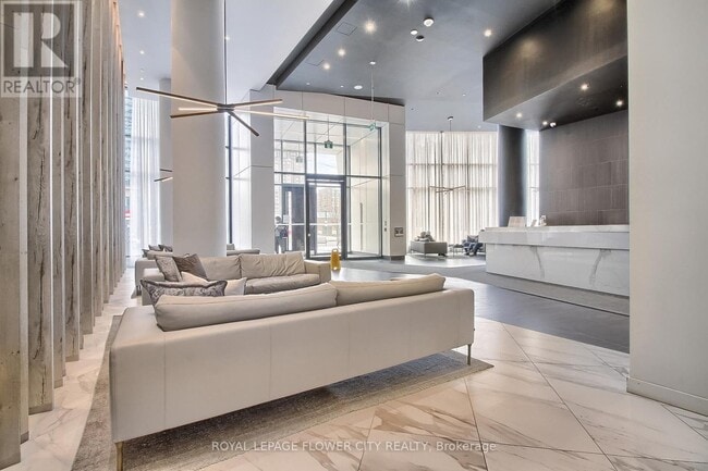 Photo du bâtiment - 3900 Confederation Pkwy