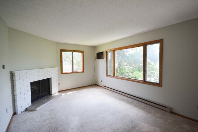 Building Photo - End unit condo in Historic SW neighborhood!