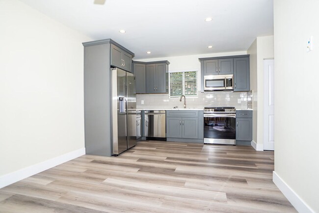 Foto del edificio - Beautiful detached 2/1 in North Park!  Pri...