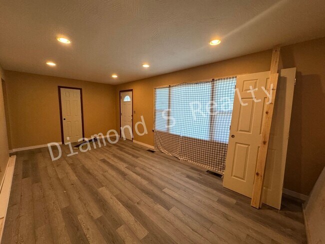 Foto del edificio - Charming and Clean 3 Bedroom Home - Nice/Quiet Neighborhood