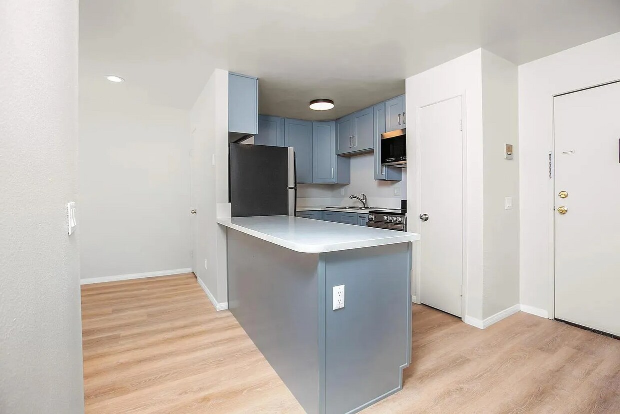 Primary Photo - 4120 Third Ave
