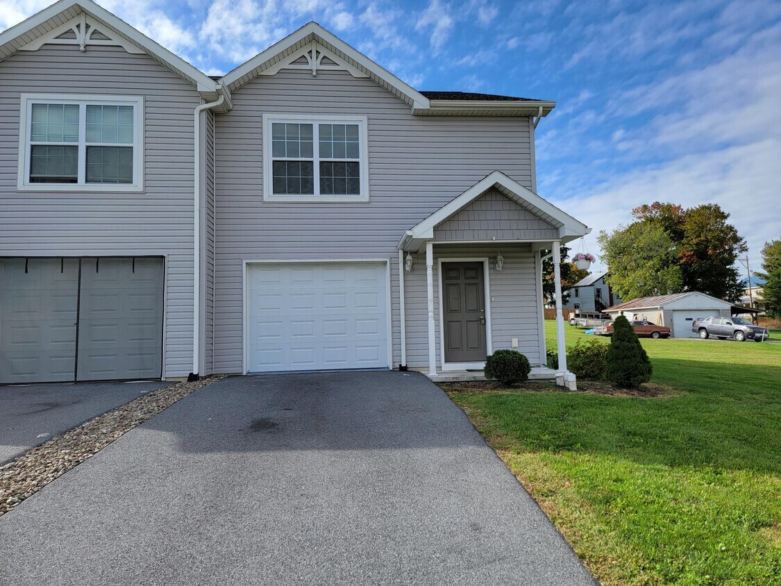 10 Chloe Dr, Myerstown, PA 17067 House Rental in Myerstown, PA