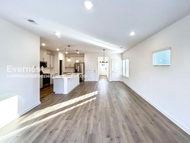 Foto del edificio - 649 Whitetail Ct