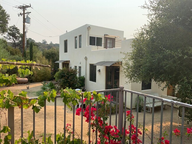 Building Photo - 22072 Topanga School Rd