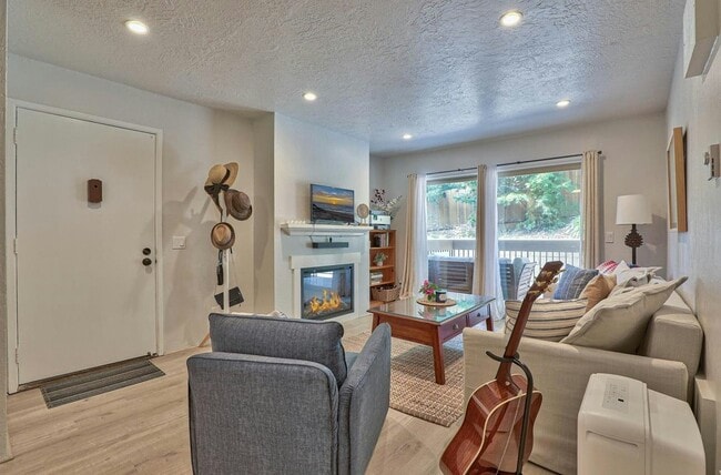 Building Photo - 3107 Golden Oaks Ln