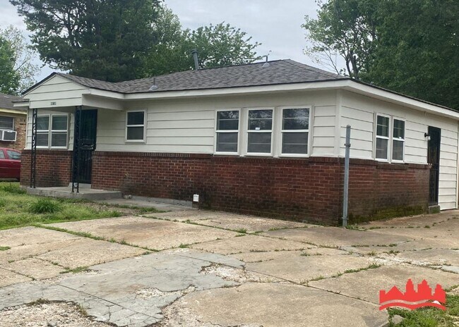 Building Photo - 3301 Sunrise St