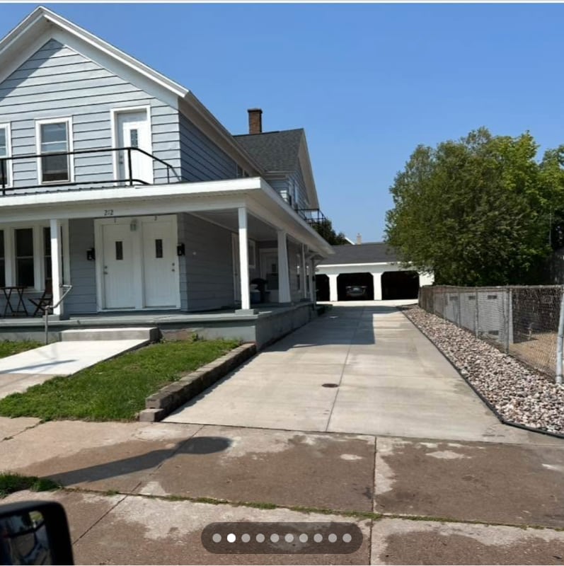 Primary Photo - 212 Rock St