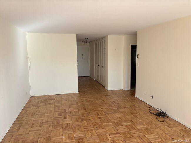 Foto del edificio - 17-85-85 215th St